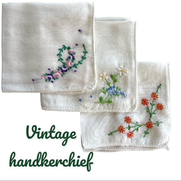 ⭐️Vintage 1950’s⭐️handkerchiefs 3 white cotton handmade embroidery flowers💐 - Picture 1 of 6